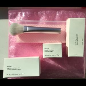 Glossier 4 Piece Set - Shade G11
